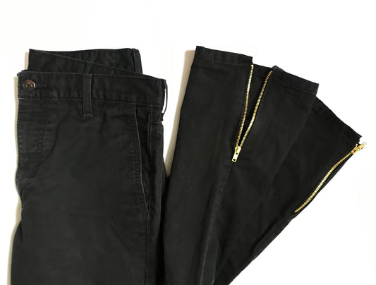 Jeans with zippers inserted in the side seam